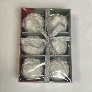 Holiday Time NIB Set of 6 Glittery Snowball Shaped Candles